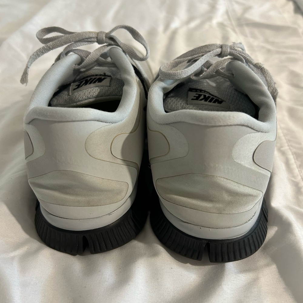 Nike Free 5.0 mens size 11.5 white and black shoes. - Picture 4 of 9